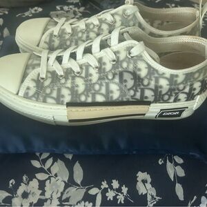 Dior b23 Oblique Size 9